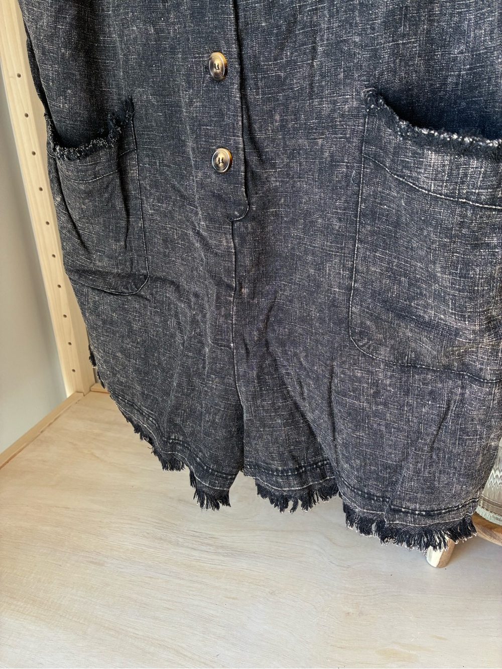 Umgee Black Linen Blend Frayed Stonewash Sleeveless Button Back
Top Blouse Large - Picture 2 of 8